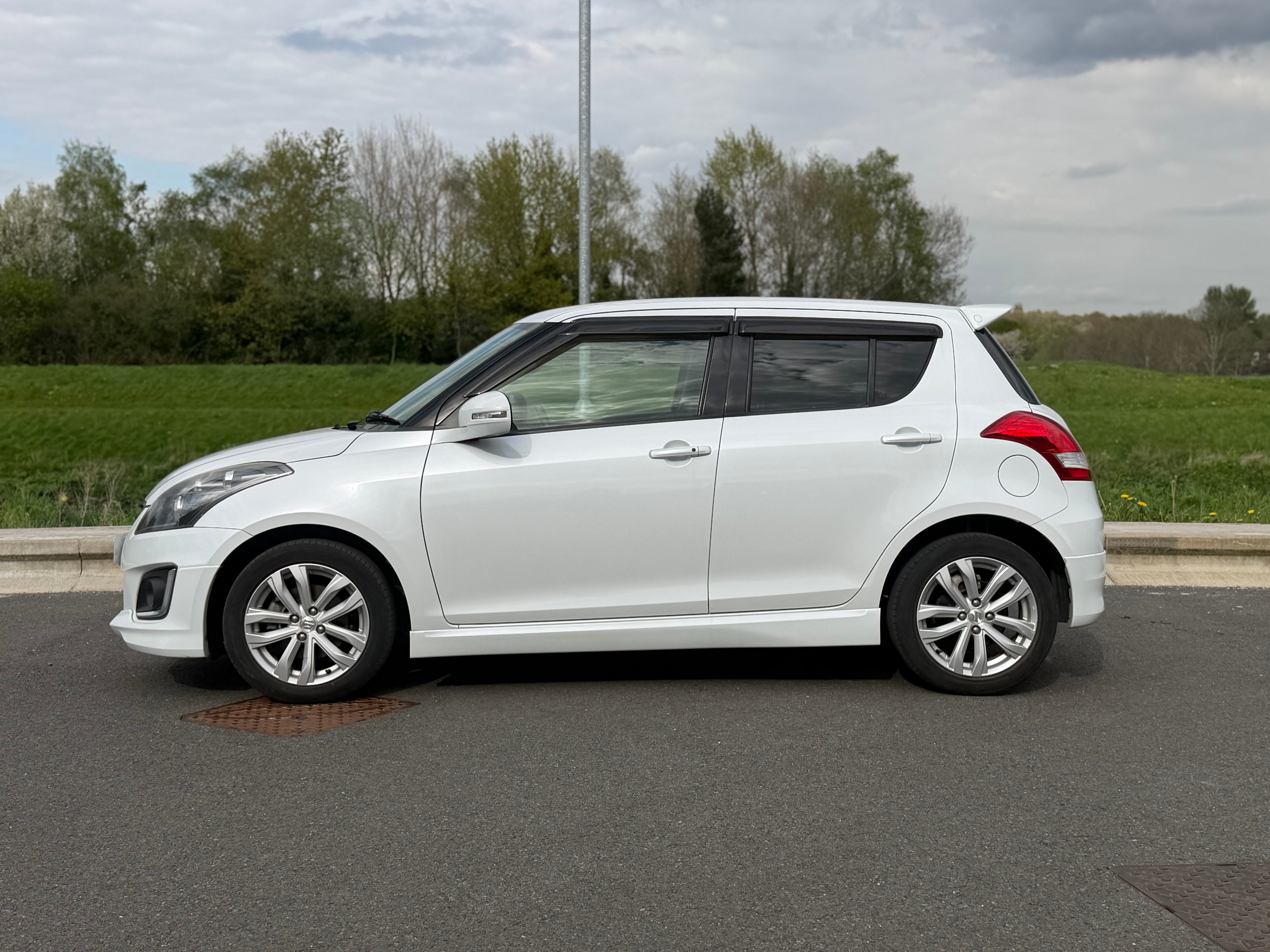 SUZUKI SWIFT - Low Miles. 1 Owner. Cruise Control