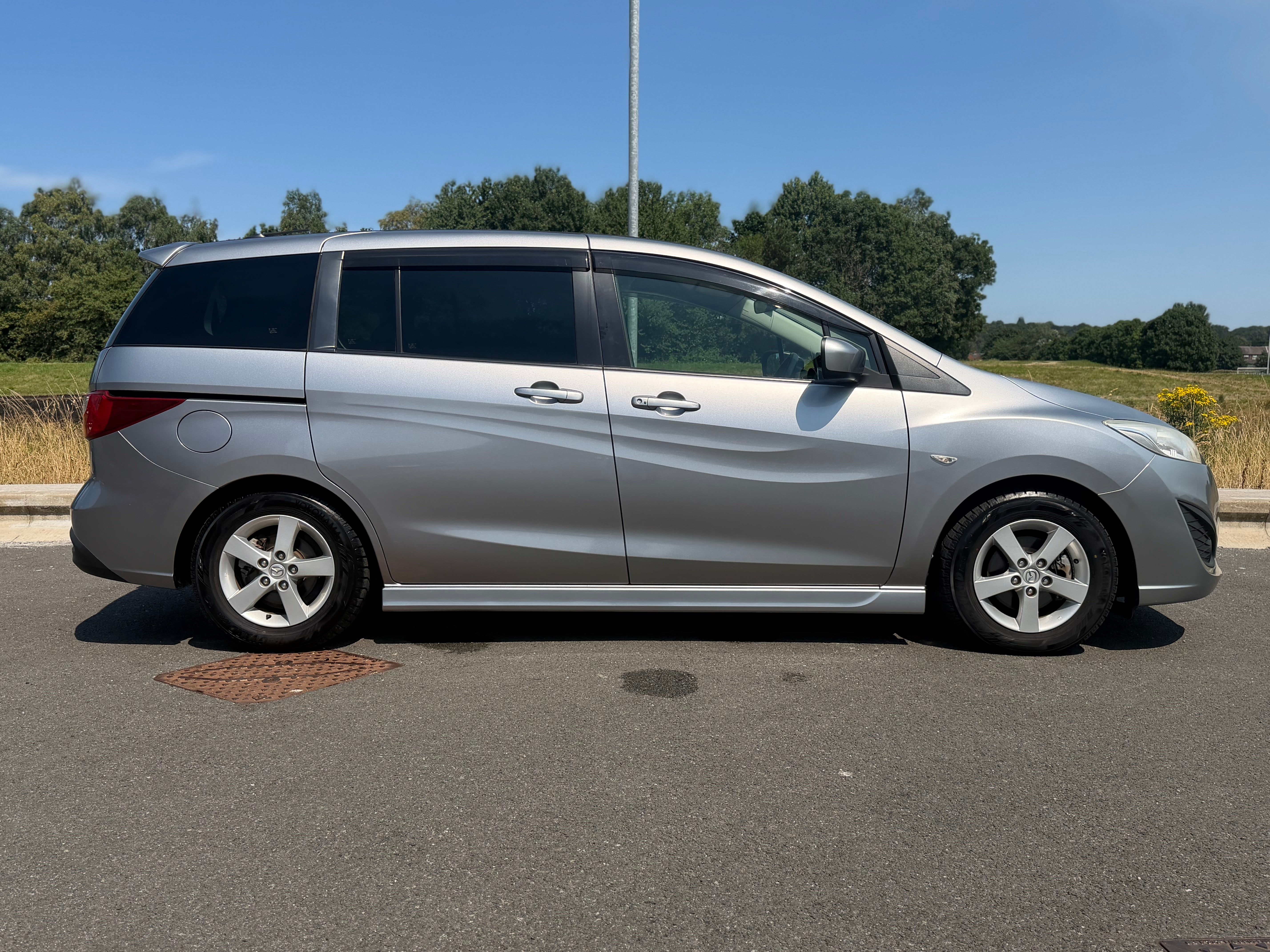 MAZDA 5 - Low Miles. 1 Owner. Reverse Camera