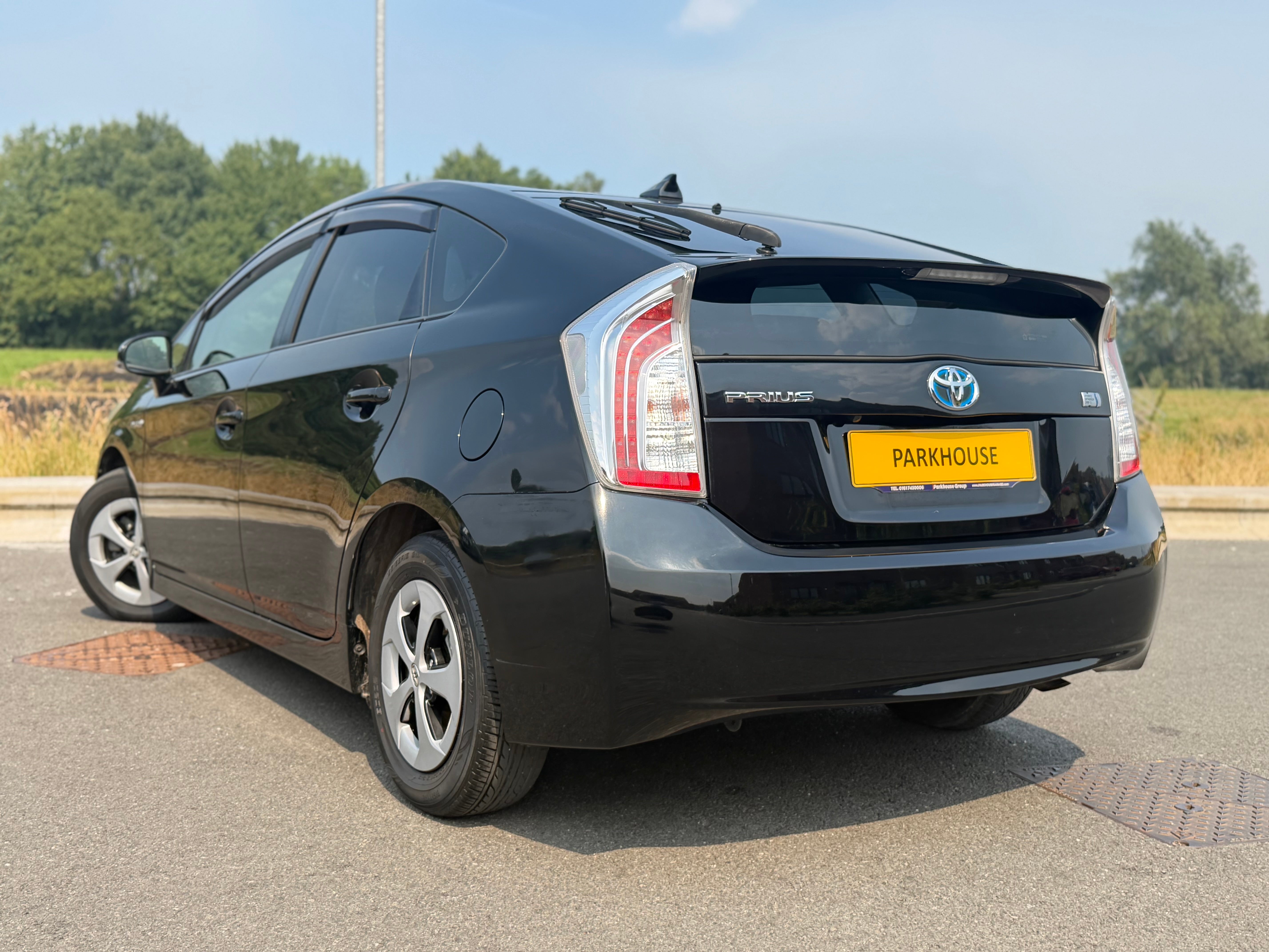 TOYOTA PRIUS - 1 Owner. Low Miles. Reverse Camera