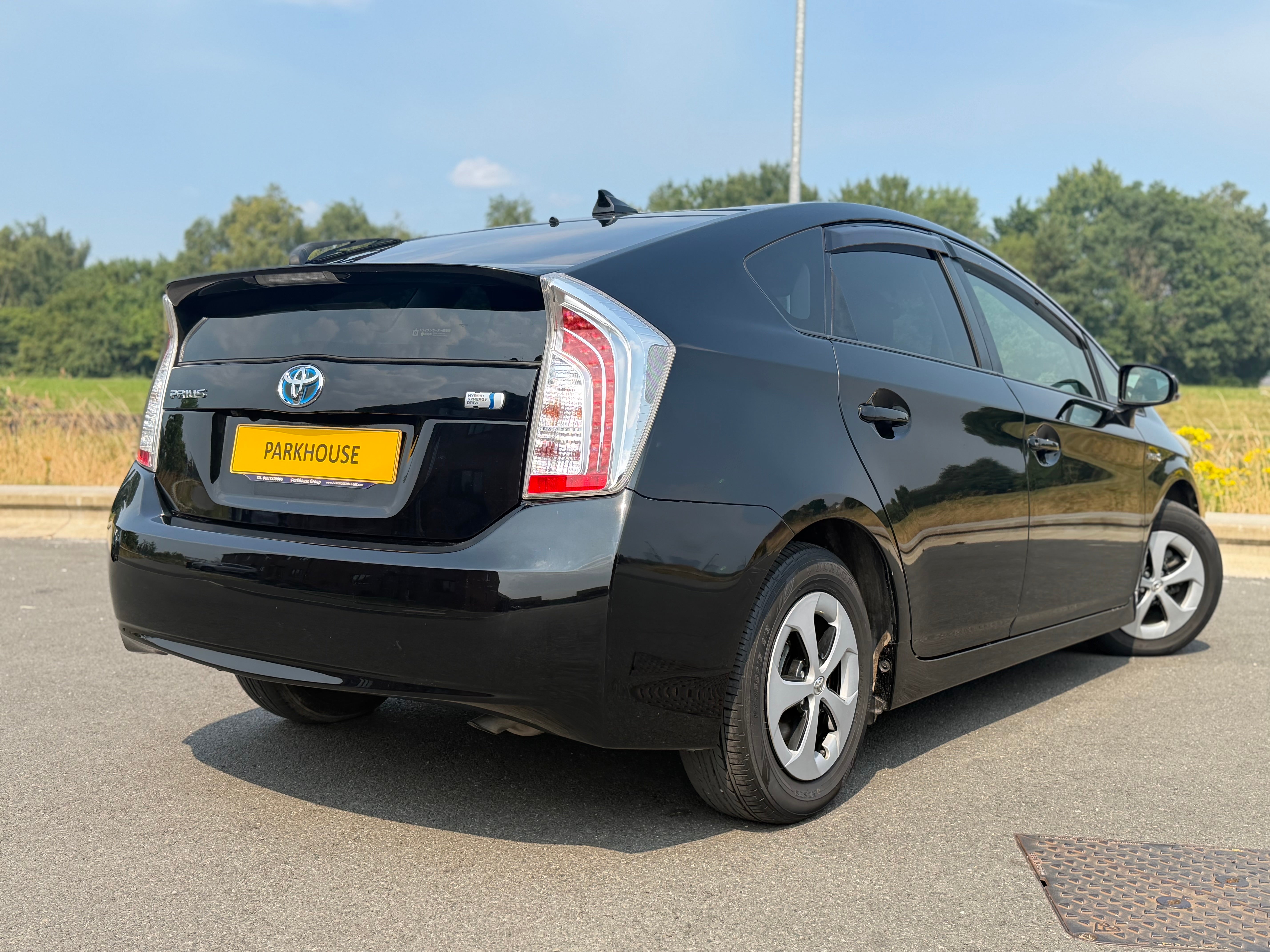 TOYOTA PRIUS - 1 Owner. Low Miles. Reverse Camera