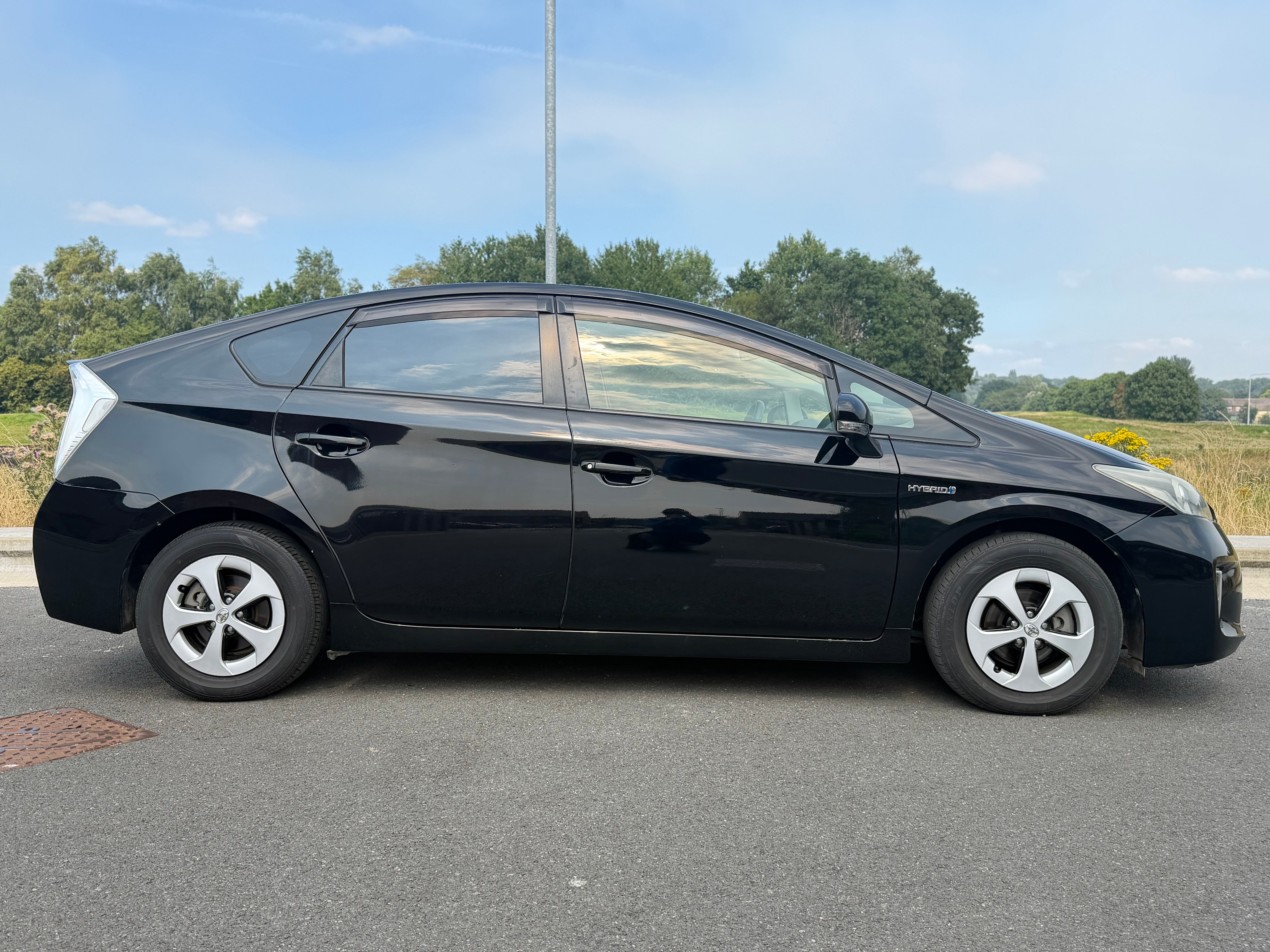 TOYOTA PRIUS - 1 Owner. Low Miles. Reverse Camera