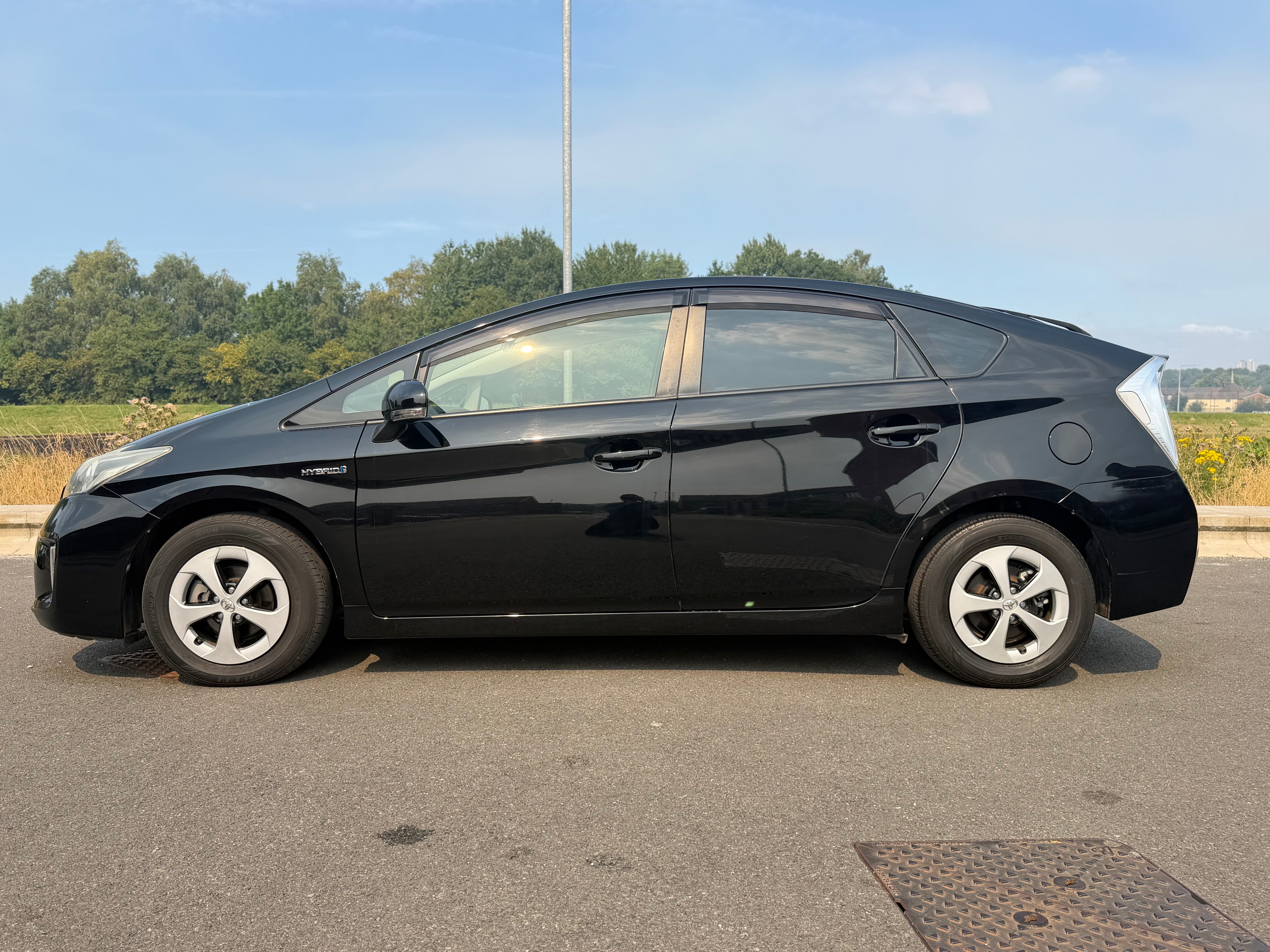 TOYOTA PRIUS - 1 Owner. Low Miles. Reverse Camera